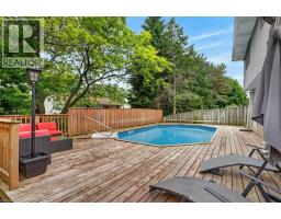 131 CARLYLE Drive - 42