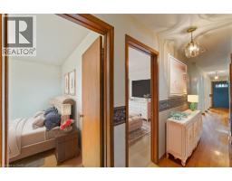 240 MUD Street W - 8