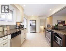 163 PINEGROVE Crescent - 2