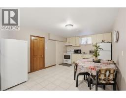 32 HIGHBURY Drive - 31
