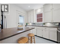 24 POWELL Street E - 11