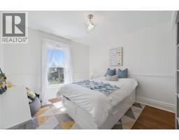 24 POWELL Street E - 22