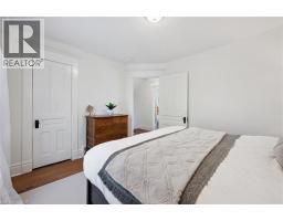 24 POWELL Street E - 25