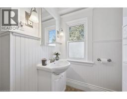 24 POWELL Street E - 26