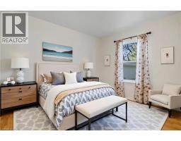 70 ROXBOROUGH Avenue - 11