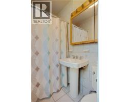 70 ROXBOROUGH Avenue - 15