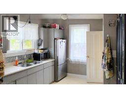 206 ROBINSON Street - 2