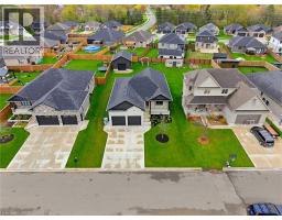 24 GILMER Crescent - 1