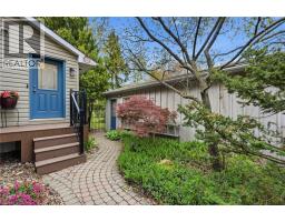 21 BRIAN Boulevard - 40