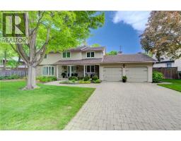 60 HUNTLEY Crescent - 1