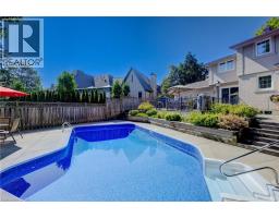 60 HUNTLEY Crescent - 42