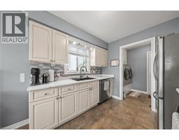 1052 VANSICKLE Road N - 17