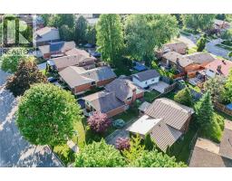124 DUNSMERE Drive - 43