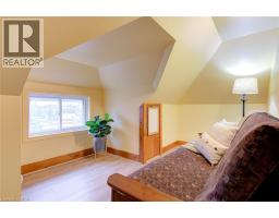 16 BORDEN Avenue N - 36