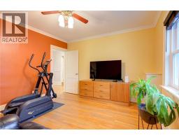 16 BORDEN Avenue N - 37