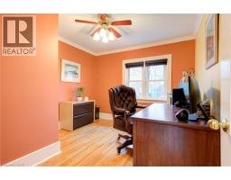 16 BORDEN Avenue N - 39