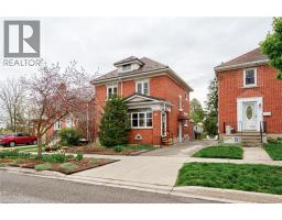 16 BORDEN Avenue N - 40