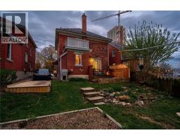 16 BORDEN Avenue N - 46