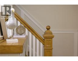 16 BORDEN Avenue N - 5
