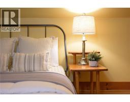 16 BORDEN Avenue N - 9