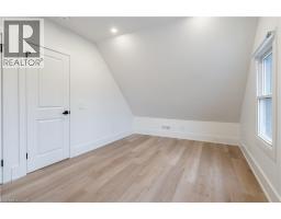 204 BALSAM Avenue S - 32