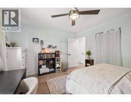 22 BROOKSIDE Crescent - 24