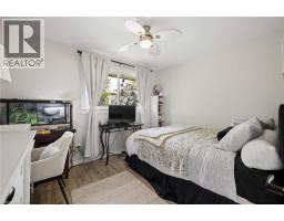 22 BROOKSIDE Crescent - 25