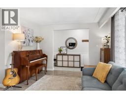 22 BROOKSIDE Crescent - 9