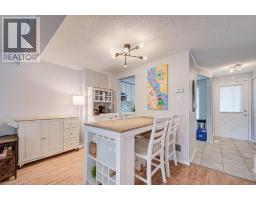 854 ELGIN Street N - 14
