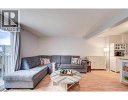 854 ELGIN Street N - 18