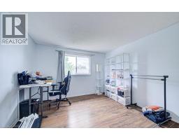 854 ELGIN Street N - 22