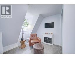 854 ELGIN Street N - 26