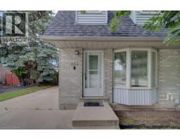 854 ELGIN Street N - 3