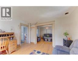 37 BAIRD Street S - 17