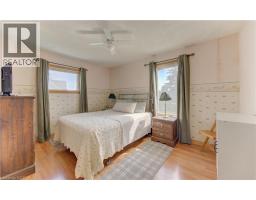37 BAIRD Street S - 27