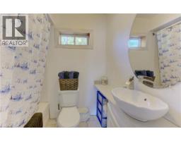 37 BAIRD Street S - 29