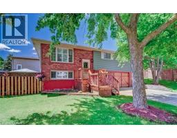 3 PARKLAND Crescent - 3