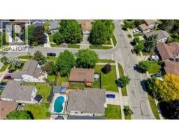 3 PARKLAND Crescent - 40