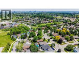 3 PARKLAND Crescent - 42