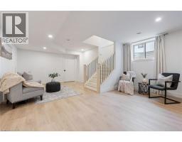 12 MACNEIL Court - 33