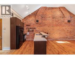 18 PEARL Street S - 10