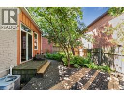 18 PEARL Street S - 27