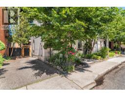 18 PEARL Street S - 3