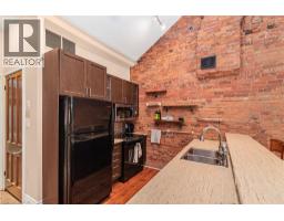 18 PEARL Street S - 9