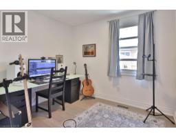 11 LYNWOOD Drive - 17