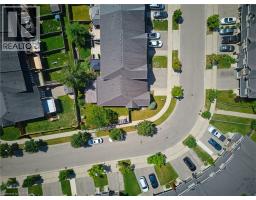934 ZELLER Crescent - 29
