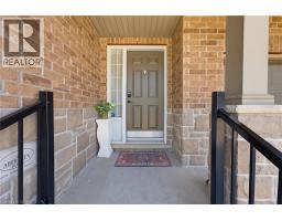 934 ZELLER Crescent - 3