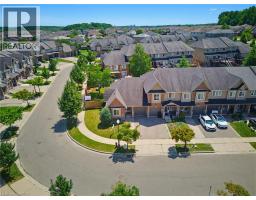 934 ZELLER Crescent - 31