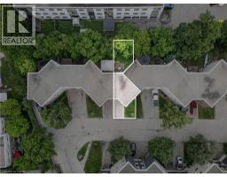 60 ELMSDALE Drive UnitNo. 66 - 3
