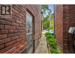 33 SAINT CLAIR Avenue - 34